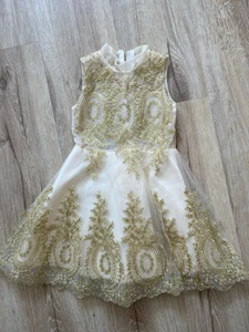 Wunderschöne Mädchen Kleid für Besondere Einlässe 6 Jahre in Gold - Bild 1 von 2