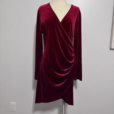 Vestido Shein Curve 1XL Borgoña Terciopelo Envolvente Manga Larga Acanalado Fiesta Mini Vamp Foto 1 de 4