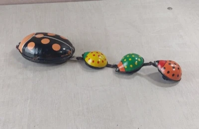 Ancien jouet en tôle mécanique à clé, famille coccinelle, Joustra 1036 - Photo 1/4