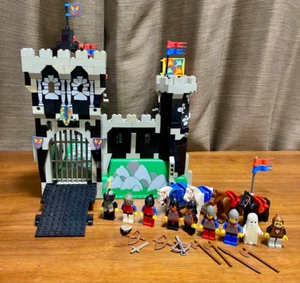 LEGO Castle 6086 Black Knight’s Castle Retired Vintage Set - Picture 1 of 11