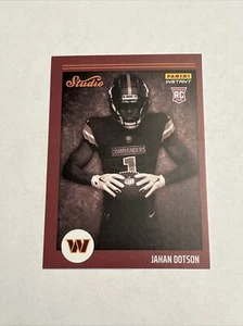 2022 Panini Instant Studio Rookies Rookie RC Jahan Dotson /911 in mano - Foto 1 di 2