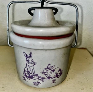 Caramelo de Pascua redondo vintage con conejitos púrpura transferencia cierre de alambre vacío - Imagen 1 de 10