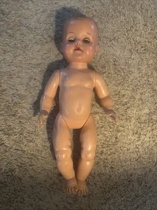 Muñeca bebé Eegee vintage de los años 50 ojos verdes para dormir pestañas chirriante cabeza/cuerpo - Imagen 1 de 18