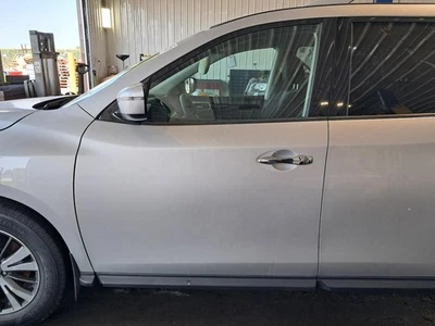 Conjunto de puerta delantera izquierda usado se adapta a: Nissan Pathfinder 2017 eléctrico sin canal Foto 1 de 4
