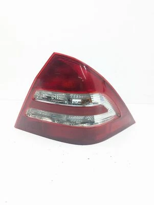 01-04 Luz Trasera Lado Pasajero Derecho Mercedes W203 C230 C320 C32 Fabricante de Equipo Original Foto 1 de 4