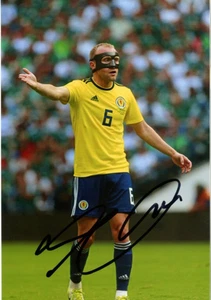 SCOTLAND, CELTIC & HIBERNIAN: DYLAN McGEOUCH SIGNED 6x4 ACTION PHOTO+COA - Picture 1 of 1