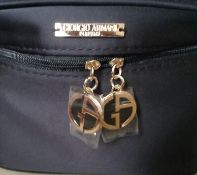 GIORGIO ARMANI BOLSA DE COSMÉTICOS NEGRA TREN SOFT SHELL TALLA 7" L x 5" W x 5" H forrada  Foto 1 de 4