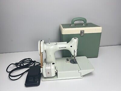 White Singer Featherweight 221K Vintage Portable Sewing Machine W/ Case • 1175€