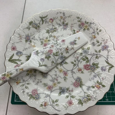 Juego de soporte para pasteles y servidor de pasteles, Andrea de Sedek, patrón Corona Foto 1 de 4