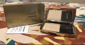 Hourglass Vanish Airbrush Pressed Powder - Translucent Medium - New In Box - Picture 1 of 7