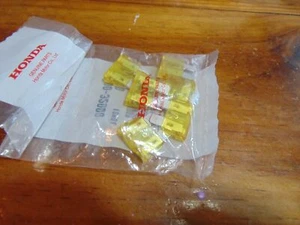 Honda 20 AMP YELLOW BLADE FUSE PACK OF 6 98200-32000 - Picture 1 of 3
