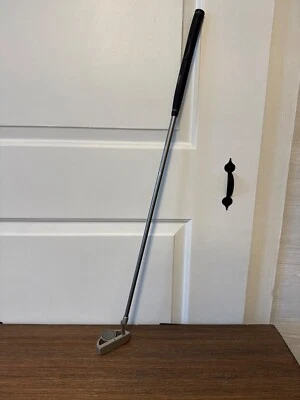 Wilson Profile Junior Flex mallet Putter 31” Right Hander Youth Golf Club - Image 1 of 4