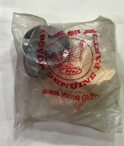 33703-063-023 GENUINE NOS SOCKET TAIL LIGHT FOR HONDA PC50K PS50 - Foto 1 di 1