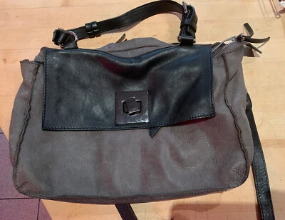 Bolso de mano Gianni Chiarini italiano gris usado con cuero negro Foto 1 de 3