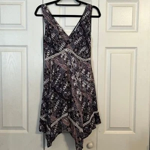 BB DAKOTA Minikleid Größe X-Small lila weiß Bohemian Chic ärmellos Häkel - Bild 1 von 8