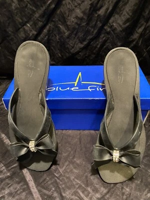 Women’s Blue Fin Black Flip Flops Size 6 - Image 1 of 4