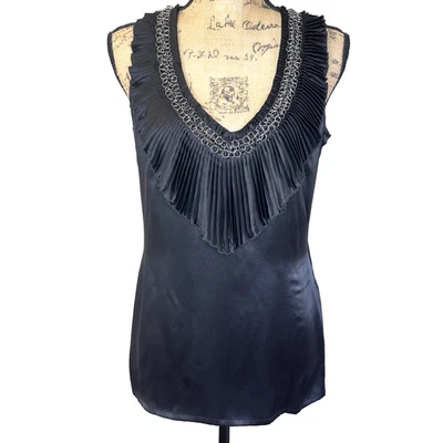 ETCETERA 黑色丝绸打褶链装饰 V 领无袖派对上衣,尺寸 S/M — 第 1/4 张图片