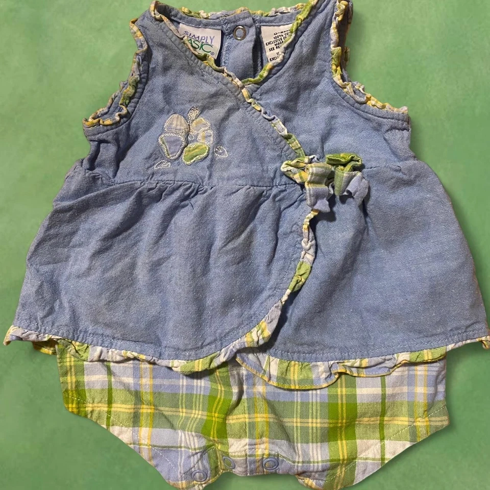 Xadrez Simply Basic bebê menina uma peça tamanho 0 a 3 meses azul verde amarelo - Imagem 1 de 3