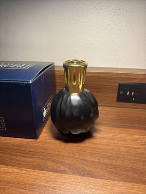Quemador de fragancia catalítico Lampe Berger France Athena remolino negro con mecha Foto 1 de 4
