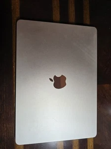 Apple MacBook Air 13.6" (256GB SSD,Apple M2,8GB RAM) Starlight - Picture 1 of 5