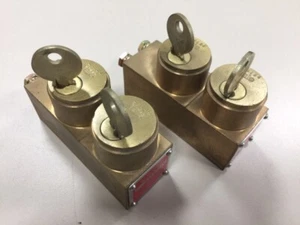 CANTIDAD 2 ENCLAVAMIENTO SUPERIOR S105828Y CON 4 LLAVES A JUEGO - Imagen 1 de 4