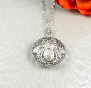 Bee locket, Bumble Bee, Silver Bumblebee Locket, Bee, Bee Jewelry, Honey Bee - Picture 1 of 3
