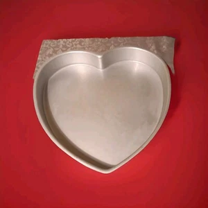Fun Collectors Wilton Ind Inc Heart-shaped Cake Pan 2105-606 - Picture 1 of 2