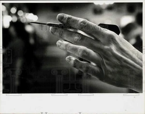 1986 Press Photo Marguerite Jackson shows her throwing style at competition. - Picture 1 of 2
