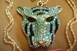 NWT- BETSEY JOHNSON - BLUE CRYSTAL TIGER BLACK ENAMEL GOLD TONE PENDANT NECKLACE - Picture 1 of 5