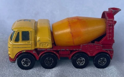 Camión de hormigón Matchbox 21d Foden amarillo - chasis rojo, súper rápido Foto 1 de 4