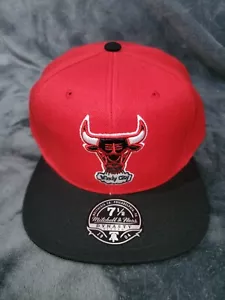 CHICAGO BULLS NBA MITCHELL & NESS DYNASTY BLACK RED BLACK FITTED MENS HAT 7 1/2 - Picture 1 of 7