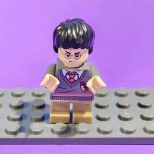 Lego Harry Potter Minifigur hellbraune Hose grau Pullover kurze Beine Zauberstein  - Bild 1 von 4