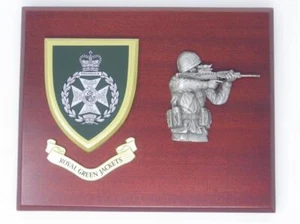 Royal Green Jacket (RGJ) Mess Shield & Solider Shooting Position Combat Plaque - Bild 1 von 2