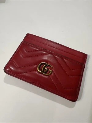Cartera con tarjetero Gucci GG Marmont acolchada roja Foto 1 de 4