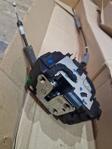 GENUINE NEW NISSAN NAVARA PATHFINDER 05-19 LEFT FRONT DOOR LOCK CATCH 80501EB32A - Picture 1 of 4