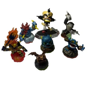Lotto 7 Figurine Skylanders Activision Casuali dal 2011 2012 e 2016 NON TESTATE - Foto 1 di 21
