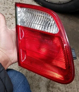 MERCEDES E KLASSE W210 N/S BEIFAHRERSEITE LIMOUSINE KOFFERRAUMKLAPPE RÜCKLEUCHTE A2108203964 - Bild 1 von 3