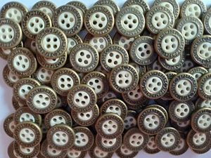 Pequeños botones Homson deportivos de marca de 4 agujeros de metal bronce 18L X 20 de 11 mm + regalo gratis - Imagen 1 de 3