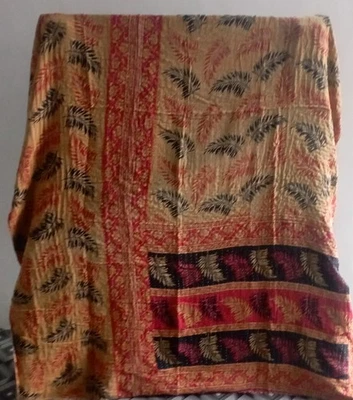 Manta vintage de retazos hecha a mano india edredón Kantha de algodón talla única Foto 1 de 2
