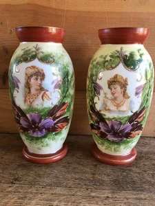 Paire de vases en opaline Napoléon III à décor de portrait de femmes. - Picture 1 of 17