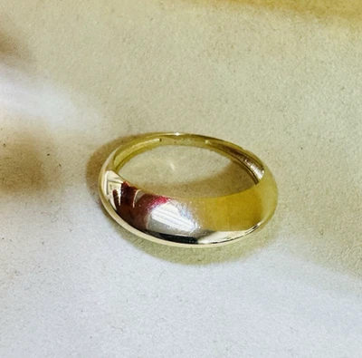 Solid 10K Yellow Gold Abstract  Domed Knifes Edge Tapered Ring Size 7 - Image 1 of 4