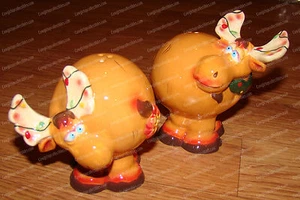 Holiday Traditions, MOOSE Salt & Pepper Shakers (45899) Ceramic - Picture 1 of 12