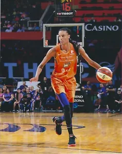 DEWANNA BONNER Signed 8 x 10 Photo WNBA Basketball CONNECTICUT SUN Free Shipping - Picture 1 of 1