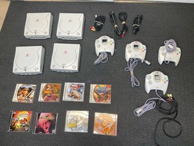 SEGA Dreamcast 4 Console Lot Controllers Cables 7 Games MvC 2 Tech Romancer