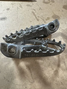 Footpegs KTM/HUSKY/GasGas. 79003041100 - Picture 1 of 4