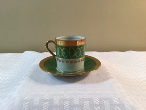 "TAZA ESPRESSO VERDE VINTAGE ROYAL CROWN 2 1/4"" Y PLATILLO DE 4 1/4"" CON DETALLES DORADOS" - Imagen 1 de 6