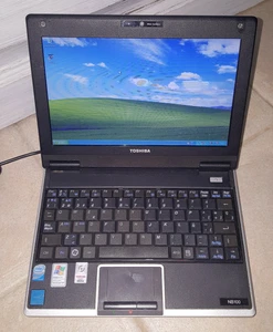 Toshiba NB100 Black Netbook Laptop 8.9" 1GB 80GB Windows XP SP3 Wi-Fi Webcam