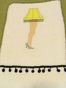 UNA LÁMPARA DE PIERNA CUENTO DE NAVIDAD HECHA A MANO BORDADA TOALLA DE MANO  - Imagen 1 de 2