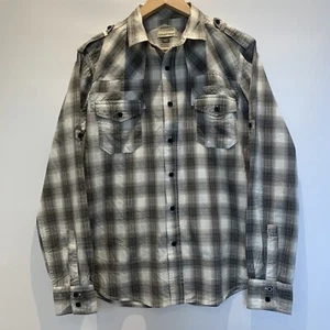 Camisa artesanal para hombre pequeña verde blanca abotonada manga larga plegable o abajo - Imagen 1 de 15