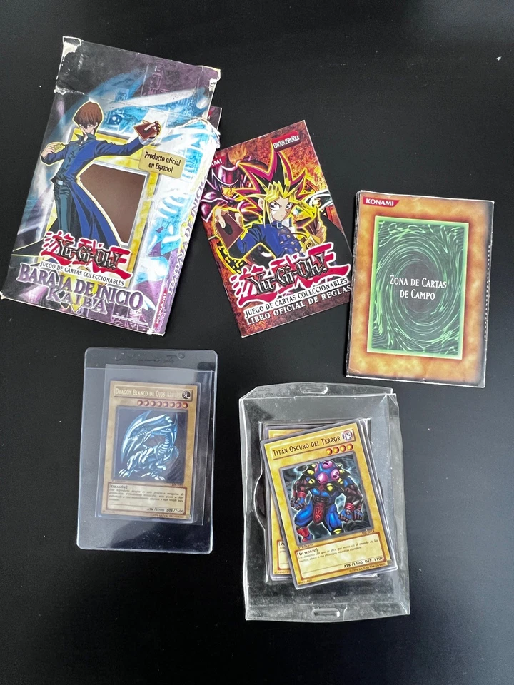 YuGiOh Dragón Blanco de Ojos Azules 1ª Ed BIK-S001 + Mazo KAIBA 56 Cartas España - Imagen 1 de 4
